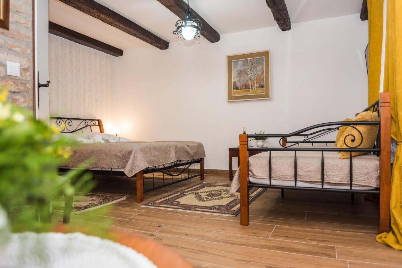 Tri Mudraca Inn Karanac Esterno foto