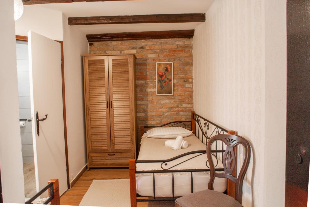 Tri Mudraca Inn Karanac Esterno foto